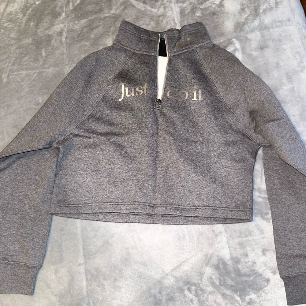 NWOT Nike sweater size s